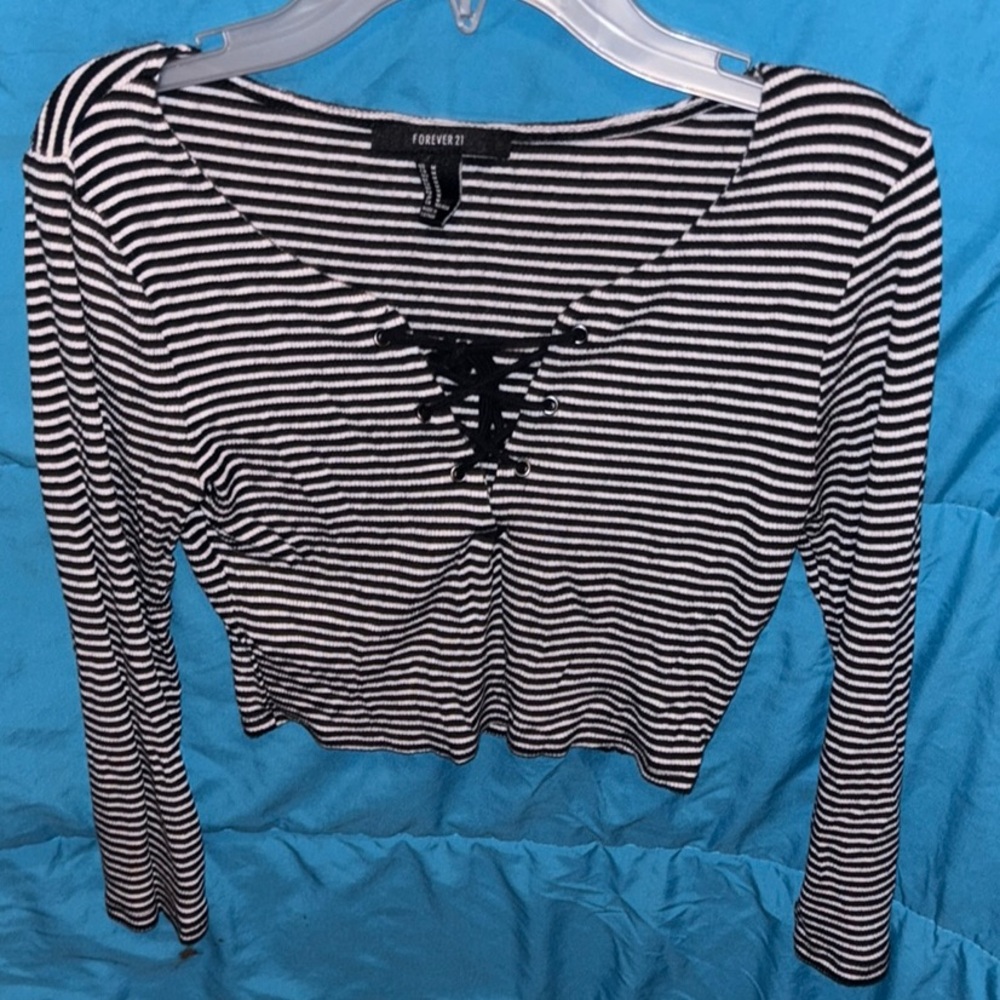 Forever 21 Black and White Tie Front Crop Blouse